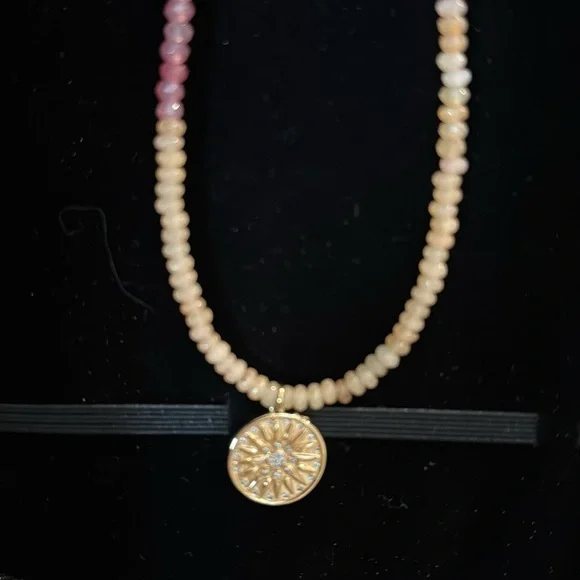 Jane Win
Modern Coin Jewelry with Meaning - Picture 2 of 4